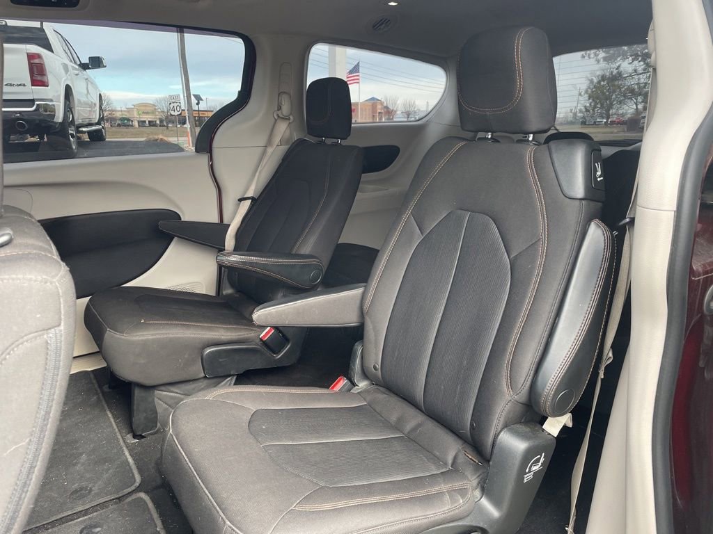 Used 2017 Chrysler Pacifica Touring w/ Tire & Wheel Group image 27