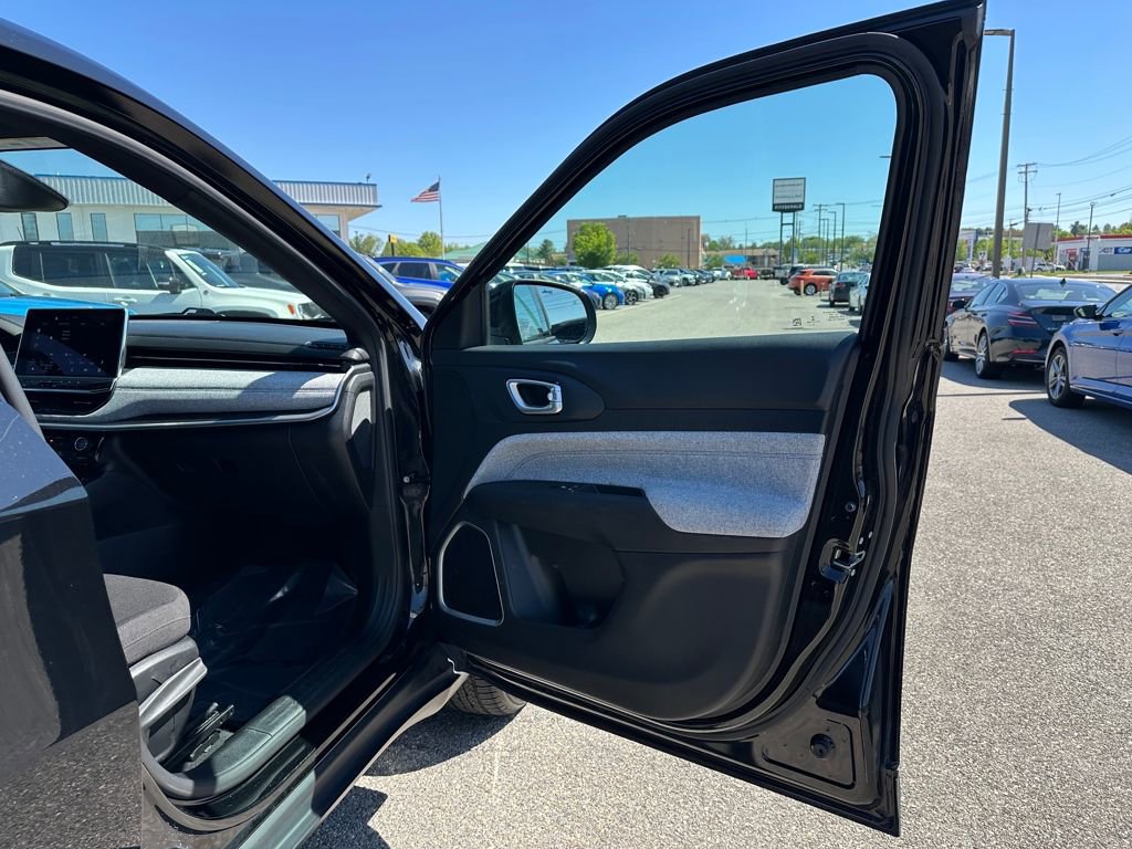 Used 2023 Jeep Compass Sport image 22