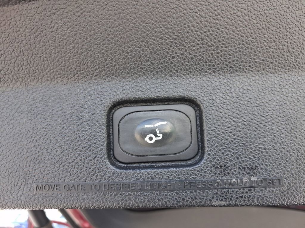 Used 2016 Ford Explorer XLT w/ Equipment Group 202A FWD image 17
