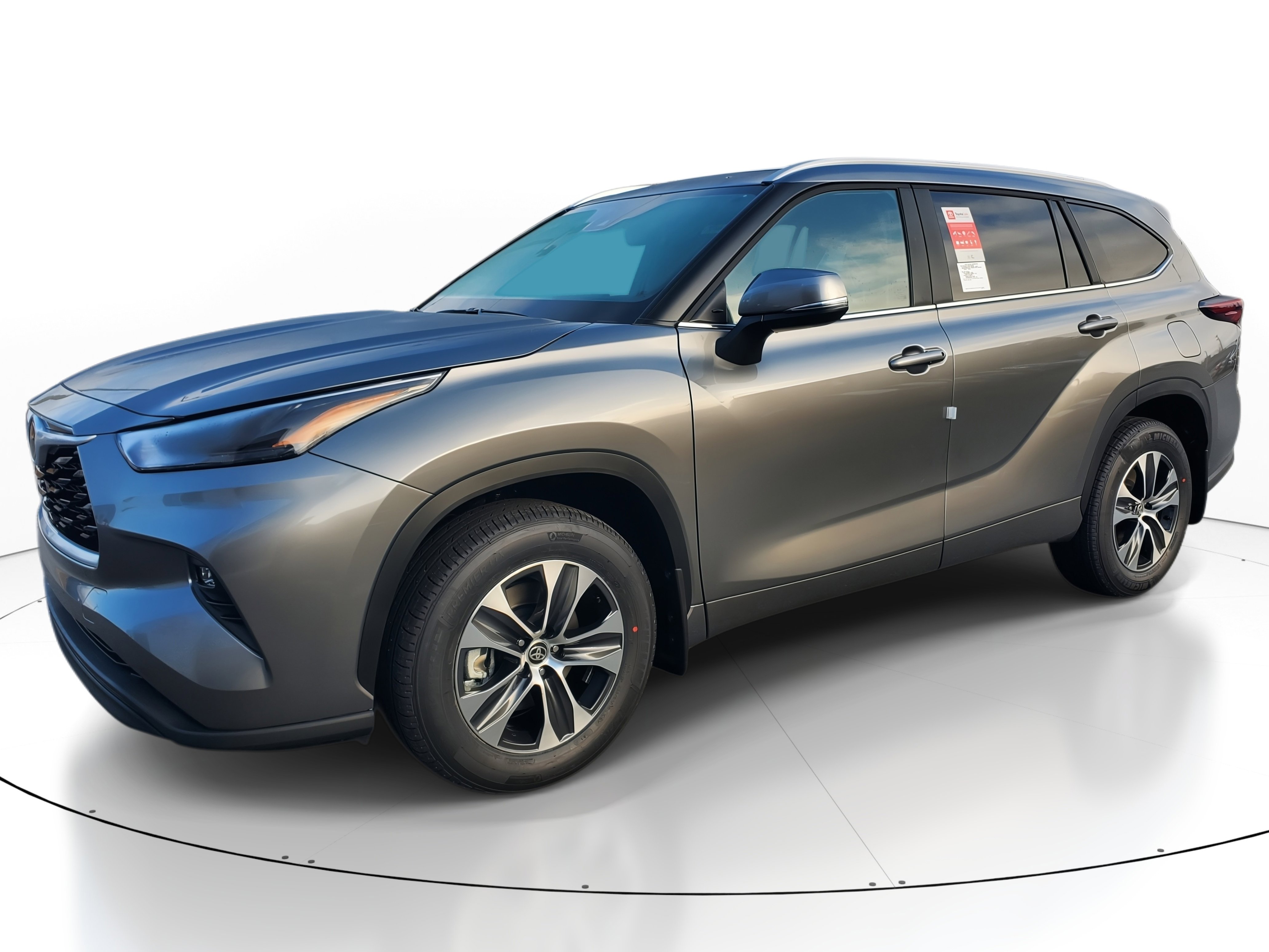 New 2026 Toyota Highlander XLE image 3