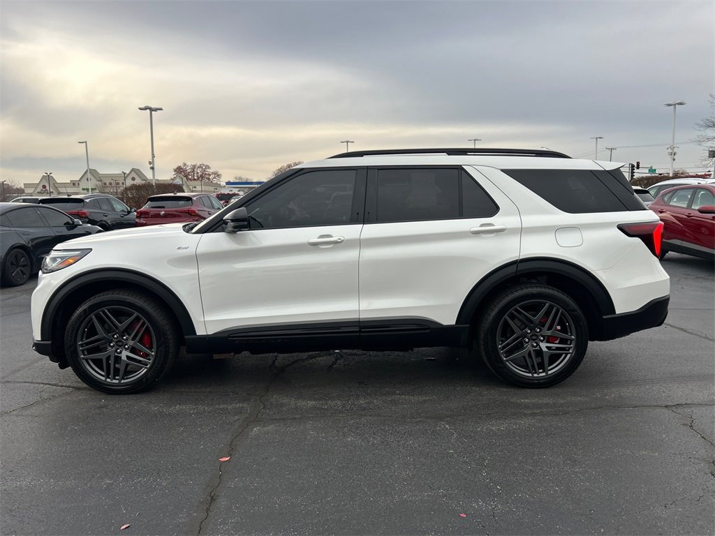 Used 2025 Ford Explorer ST-Line w/ Premium Package image 5