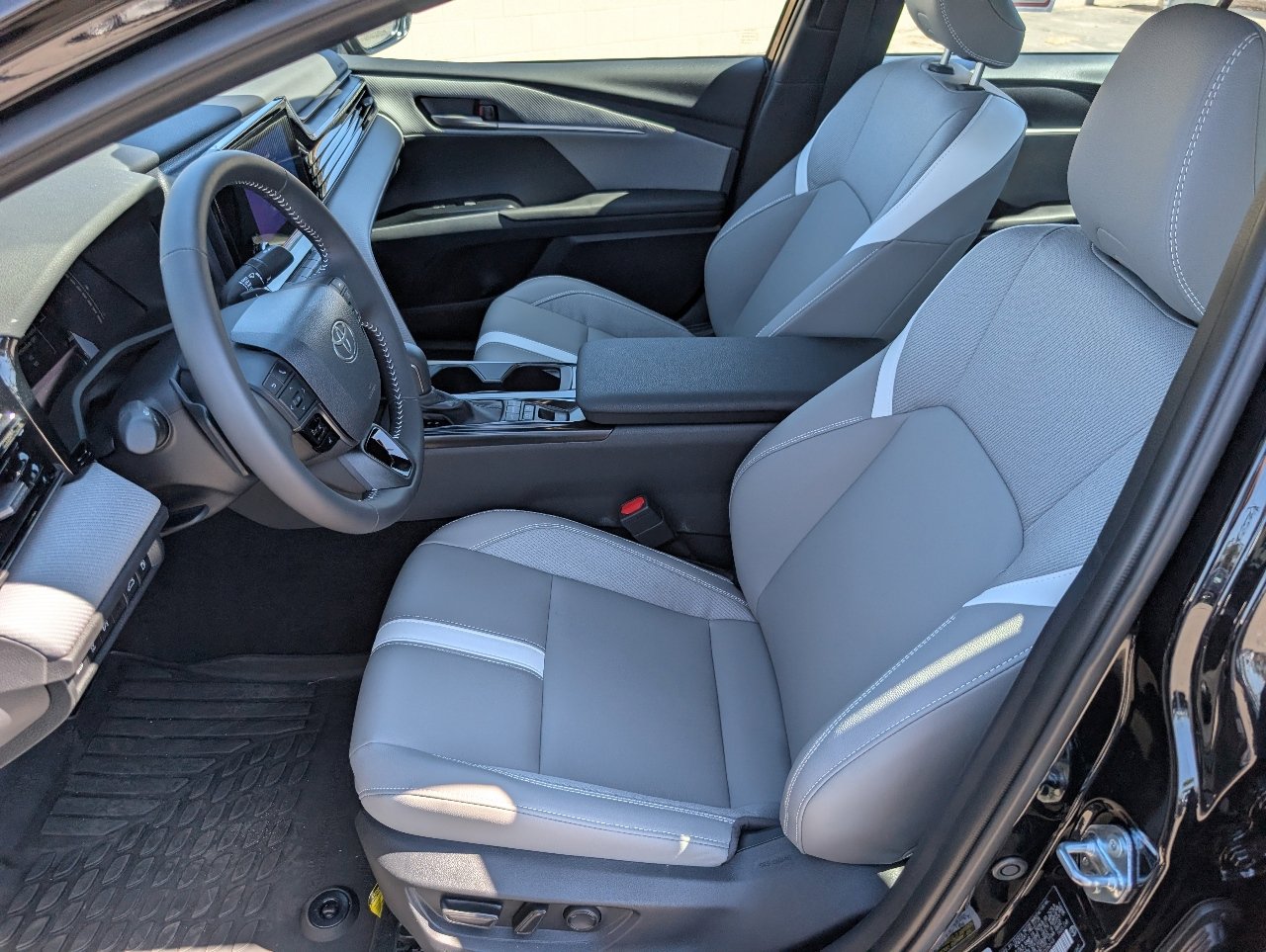 Used 2026 Toyota Camry SE w/ Convenience Package image 2