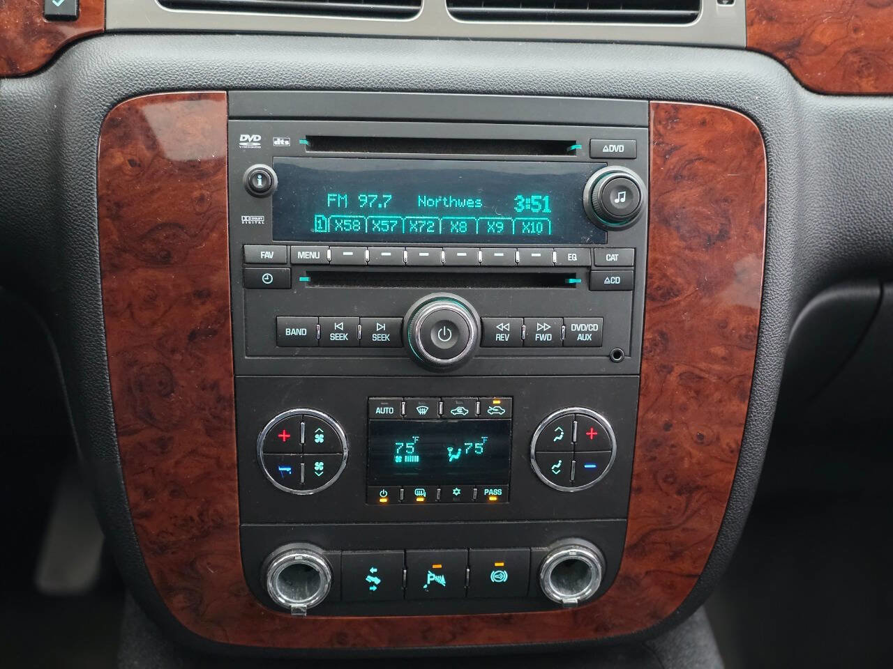 Used 2011 Chevrolet Silverado 3500 LTZ image 38