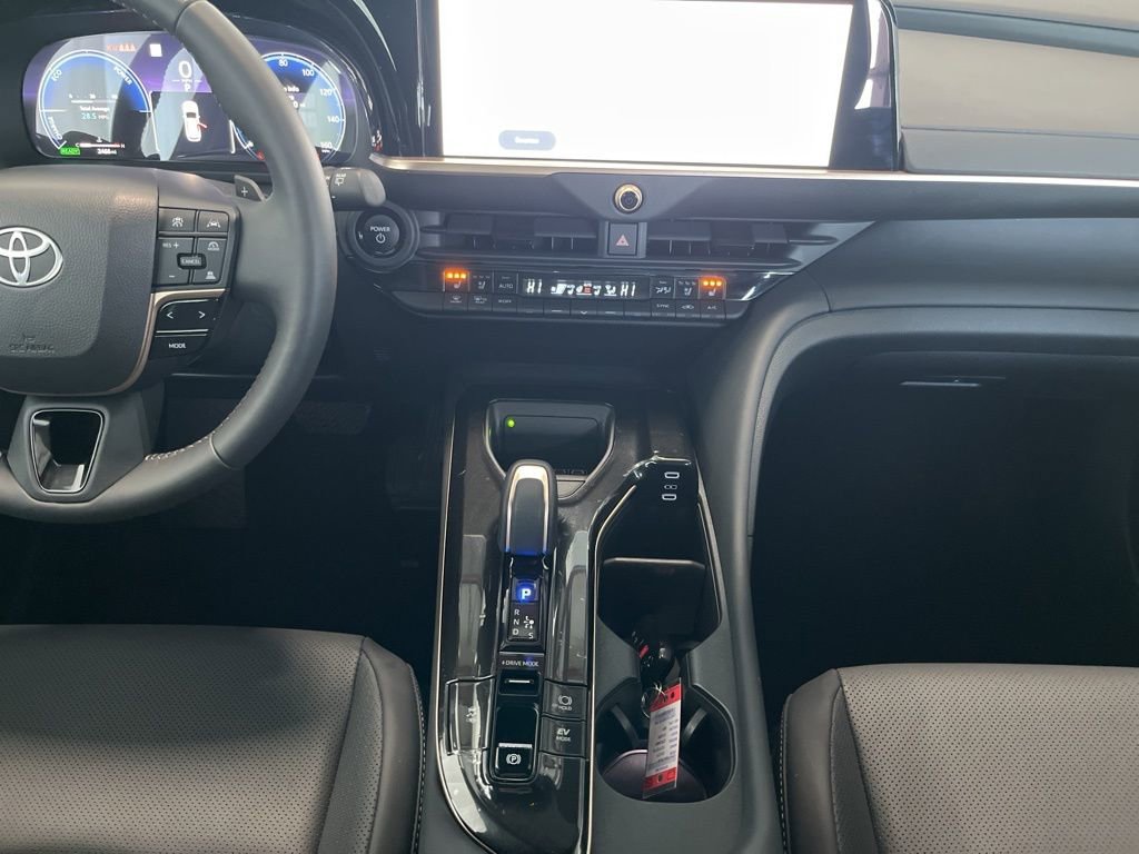 Used 2025 Toyota Crown Signia image 10