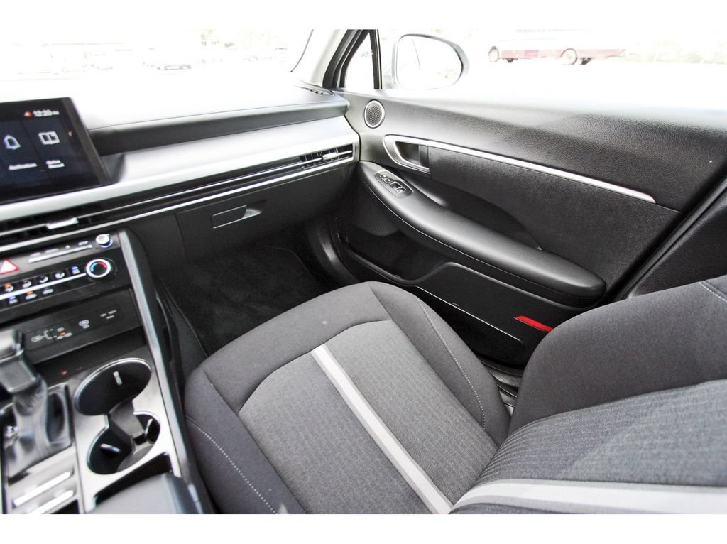 Used 2025 Hyundai Sonata SE FWD image 11
