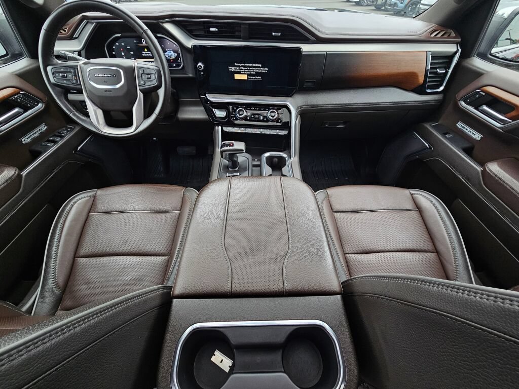 Used 2023 GMC Sierra 1500 Denali w/ Technology Package AWD/4WD image 9