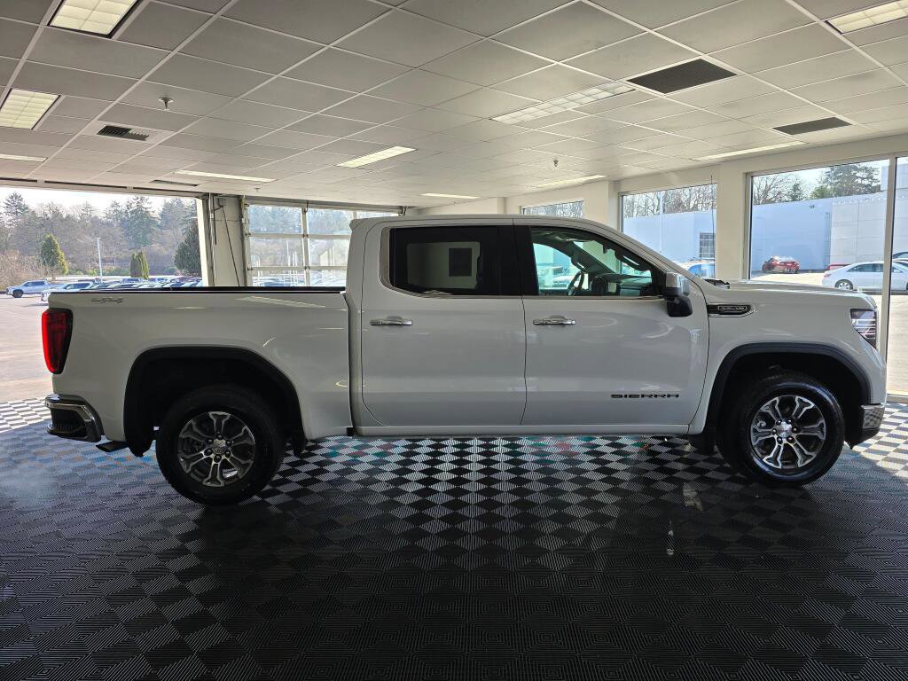 Used 2025 GMC Sierra 1500 SLT image 2