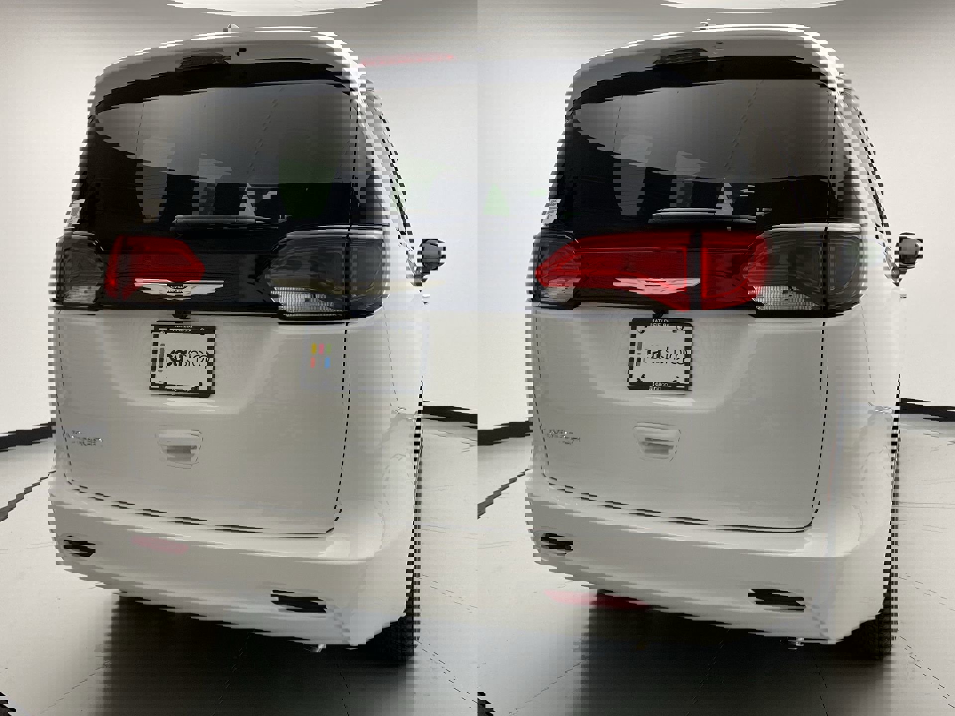 Used 2022 Chrysler Voyager LX image 5