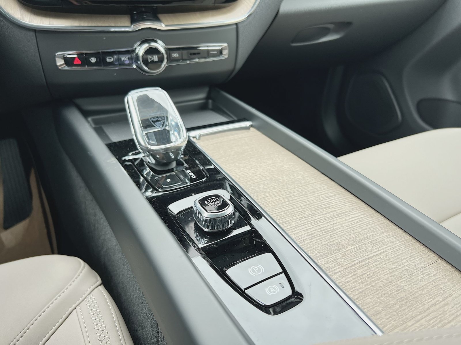 New 2026 Volvo XC60 B5 Plus w/ Climate Package AWD/4WD image 30