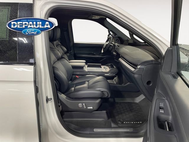 Used 2025 Lincoln Navigator Reserve w/ Jet Appearance Package image 19