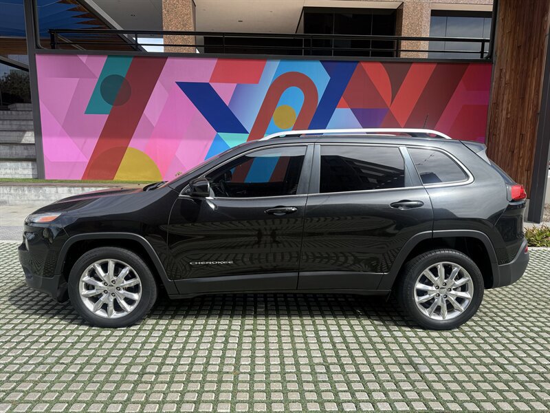 Used 2016 Jeep Cherokee Limited image 8