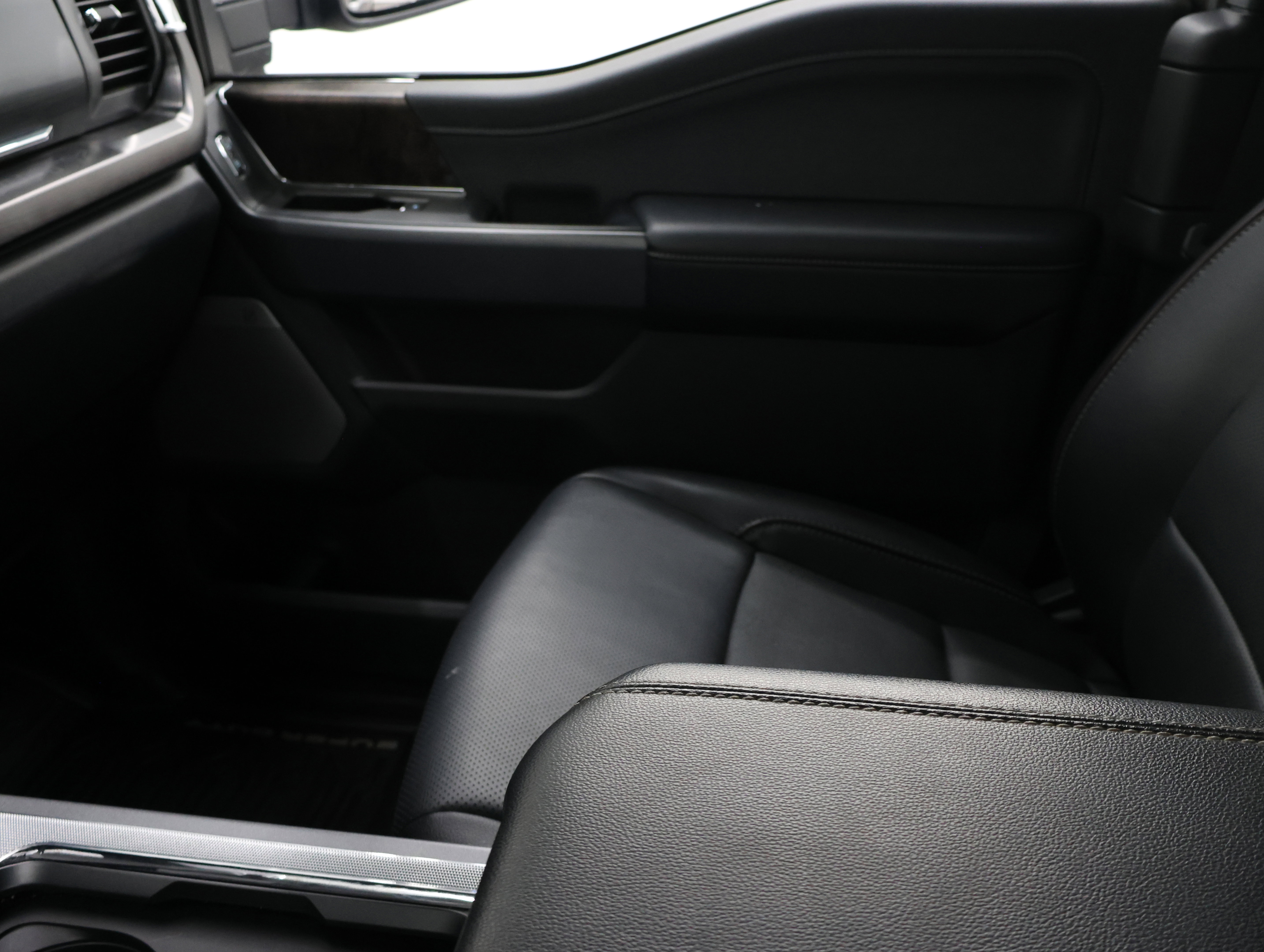 Used 2023 Ford F350 Lariat w/ Chrome Package AWD/4WD image 14