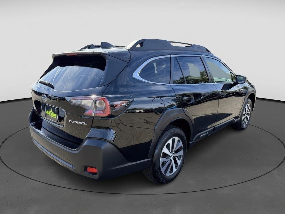 Used 2023 Subaru Outback Premium image 6