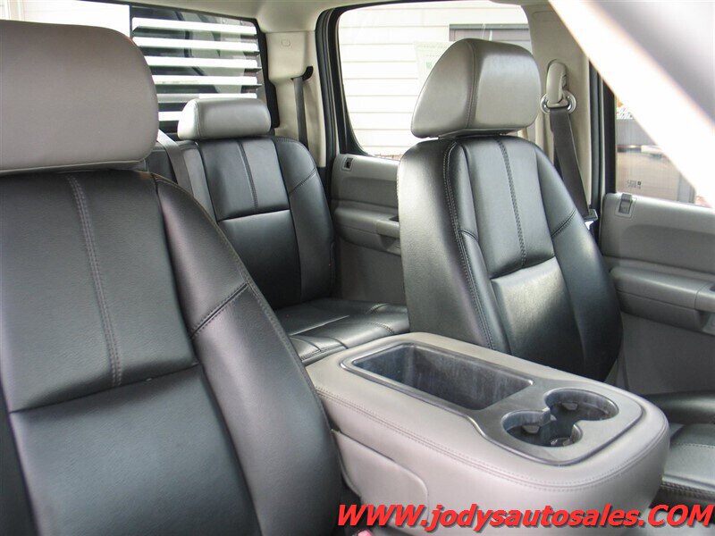 Used 2008 Chevrolet Silverado 3500 W/T AWD/4WD image 15