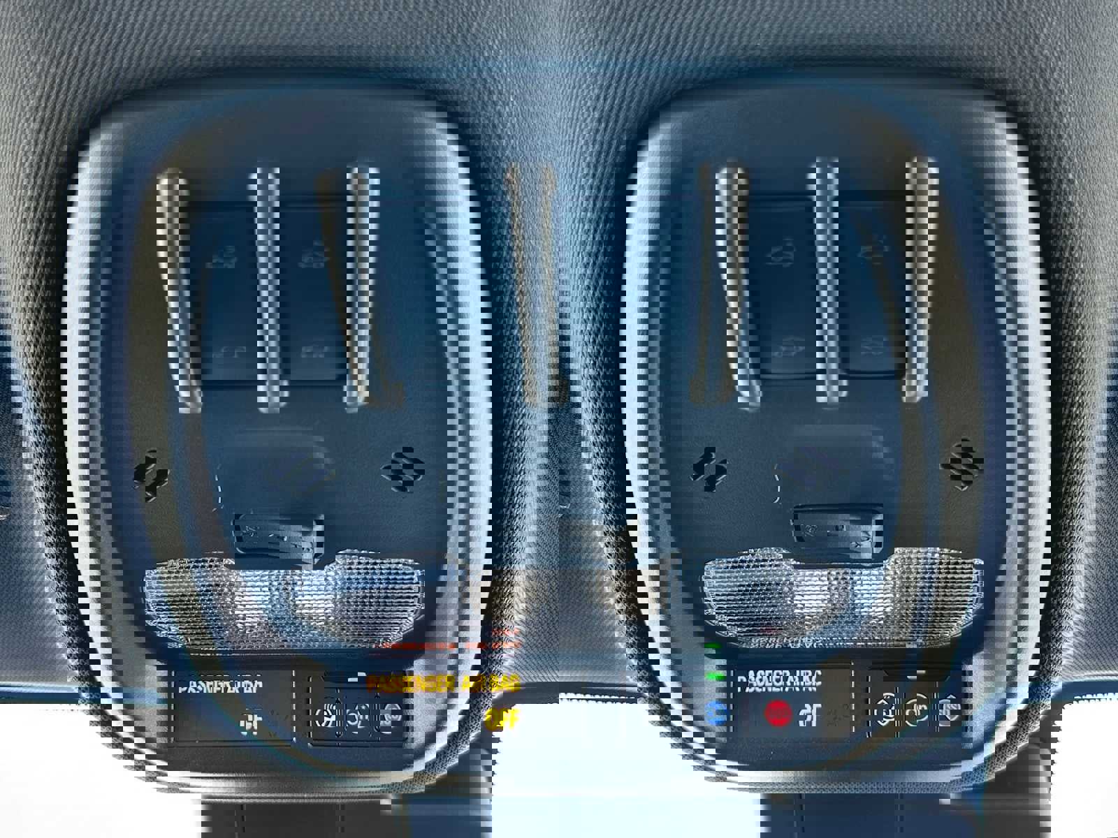 Used 2025 Chevrolet Trax RS w/ Sunroof Package image 31