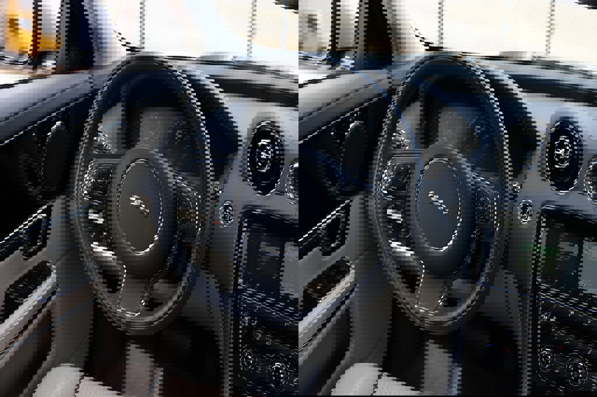 Used 2019 Jaguar XJ R-Sport image 33