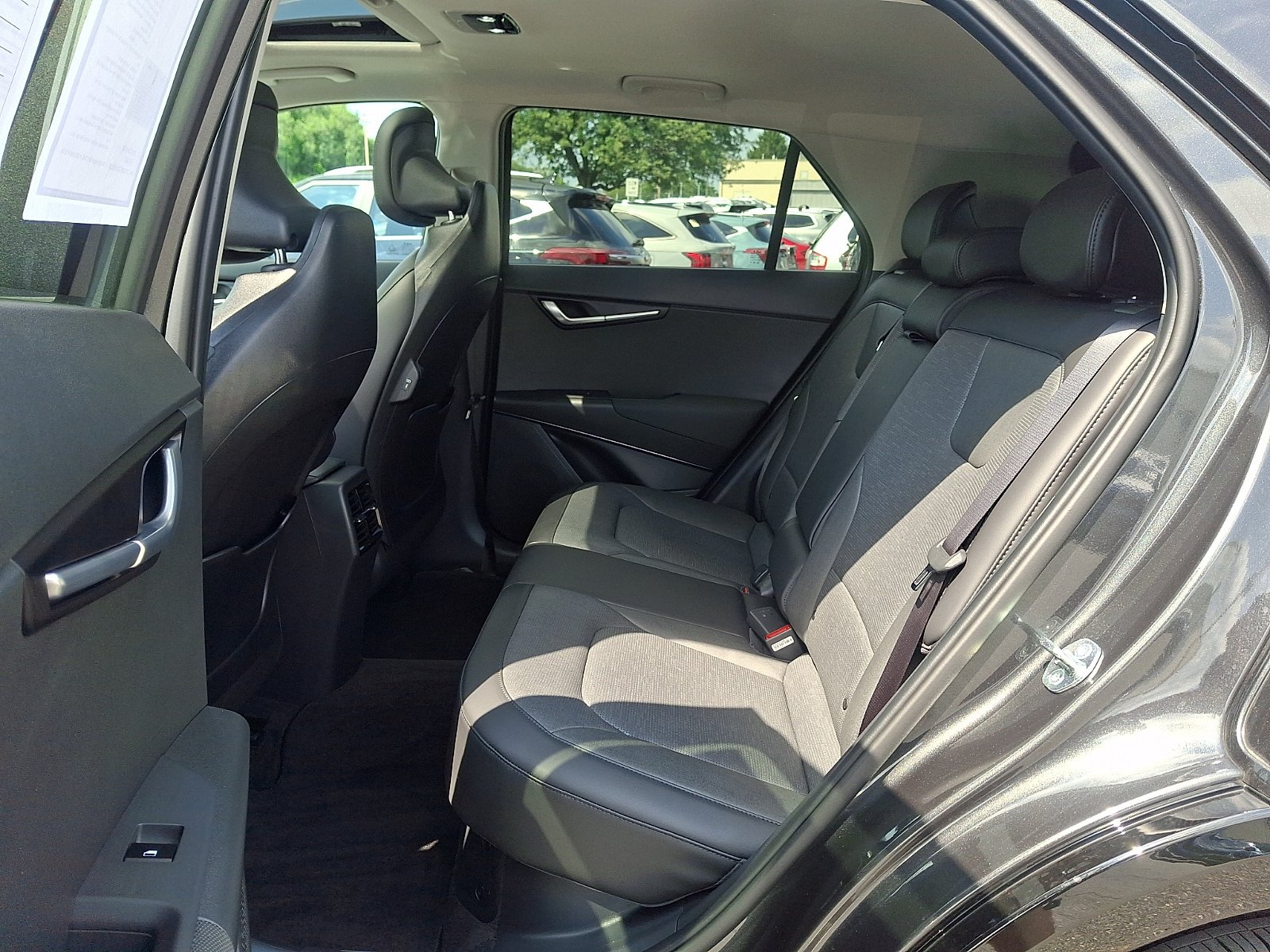 Used 2025 Kia Niro SX Touring FWD image 10