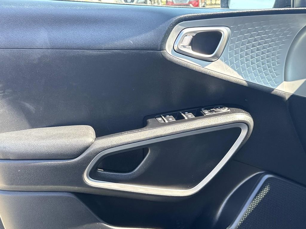 Used 2024 Kia Soul LX w/ Option Group 015 image 16