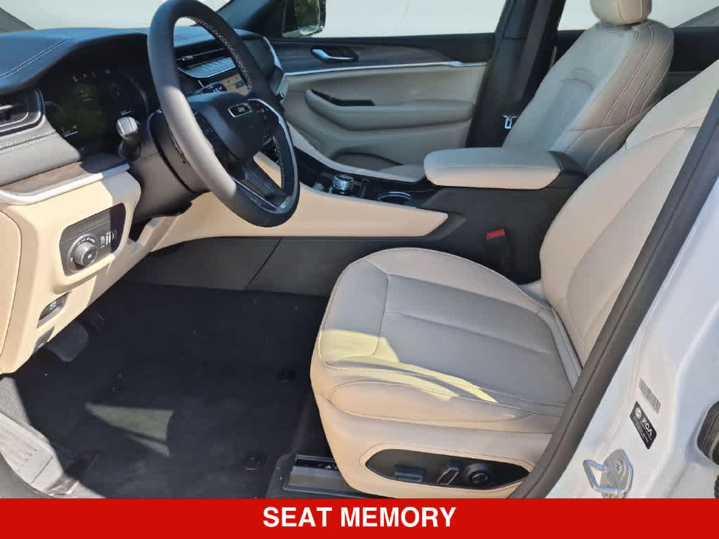 New 2026 Jeep Grand Cherokee Limited w/ Limited Altitude Package RWD image 16