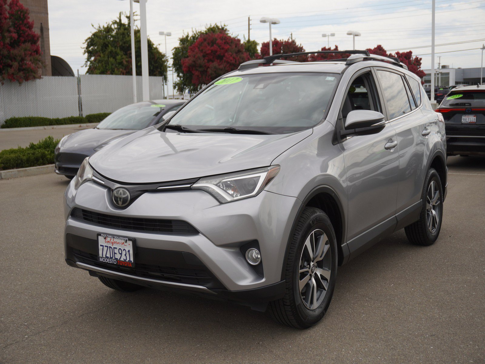 Used 2017 Toyota RAV4 XLE w/ Plus Special Value Package AWD/4WD image 7