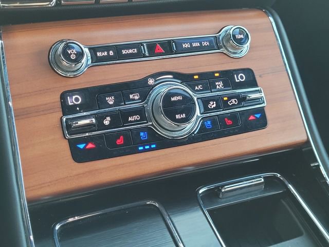 Used 2020 Lincoln Aviator Reserve w/ Equipment Group 202A image 11