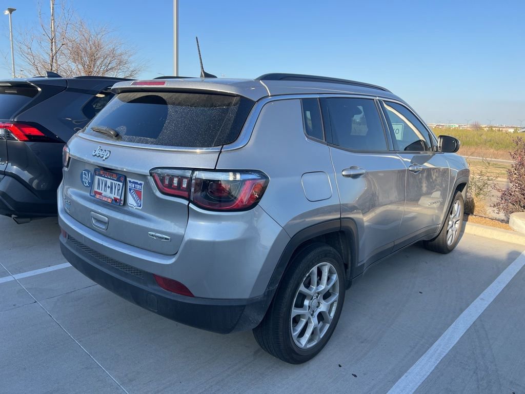 Used 2024 Jeep Compass Latitude image 3