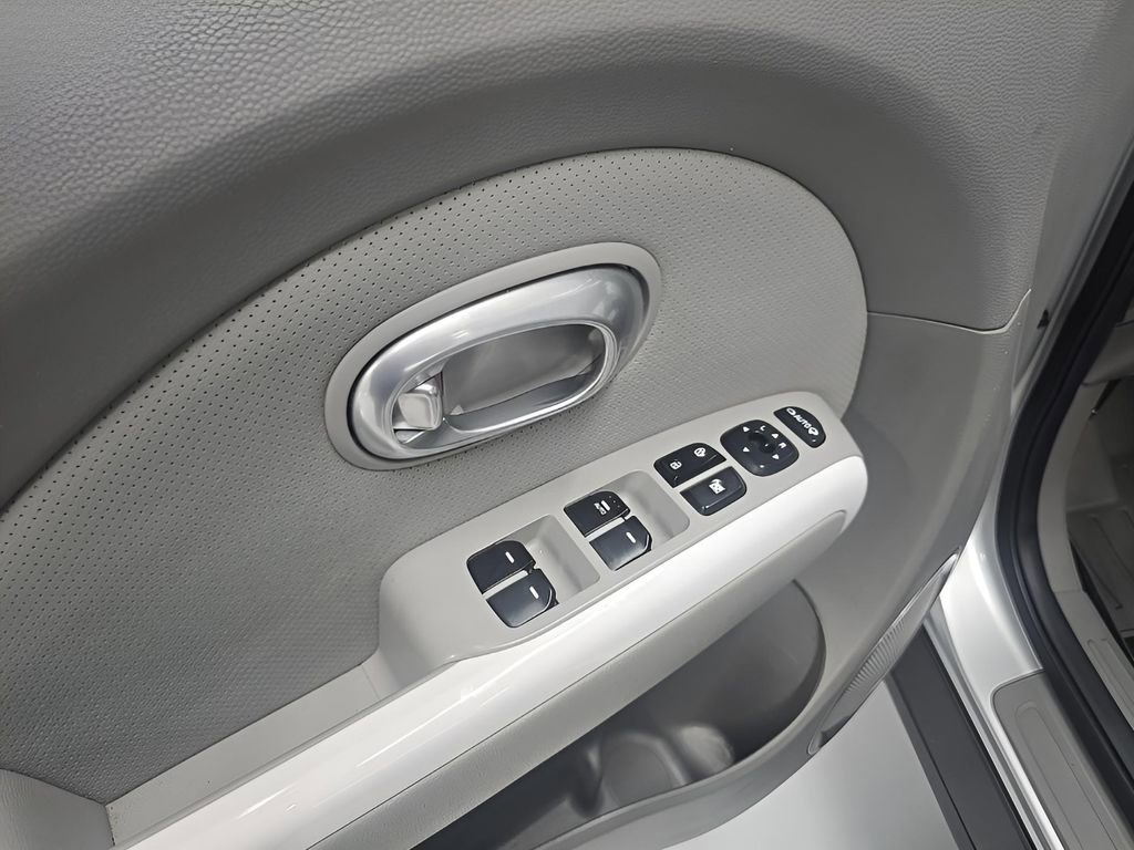 Used 2017 Kia Soul EV + w/ Sun & Fun Package image 10