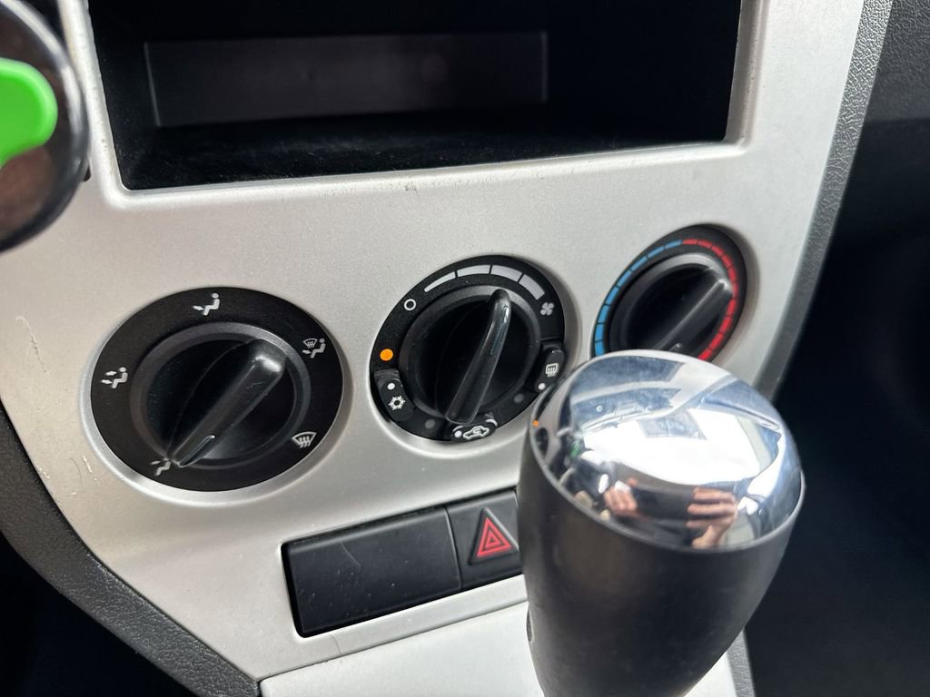 Used 2009 Dodge Caliber SXT image 15