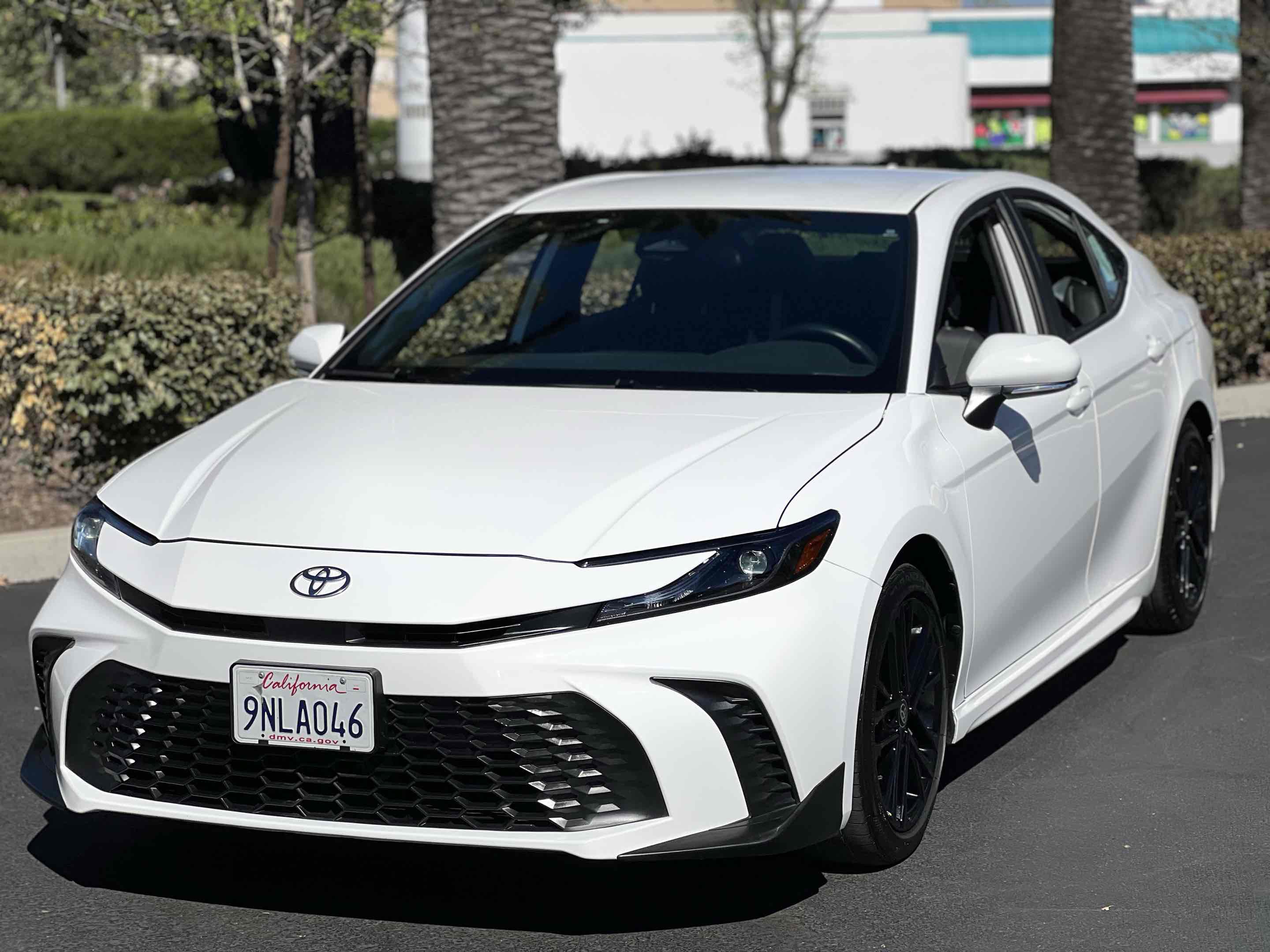 Used 2025 Toyota Camry SE image 11