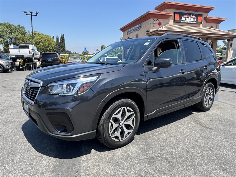 Used 2019 Subaru Forester Premium AWD/4WD image 3