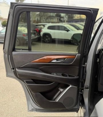 Used 2019 Cadillac Escalade Luxury image 23
