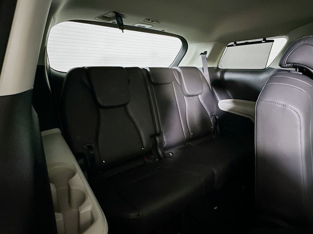 Used 2024 Kia Carnival EX FWD image 14