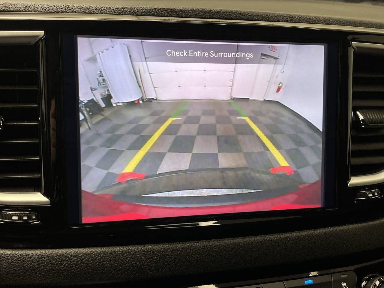 Used 2025 Chrysler Pacifica Select FWD image 5