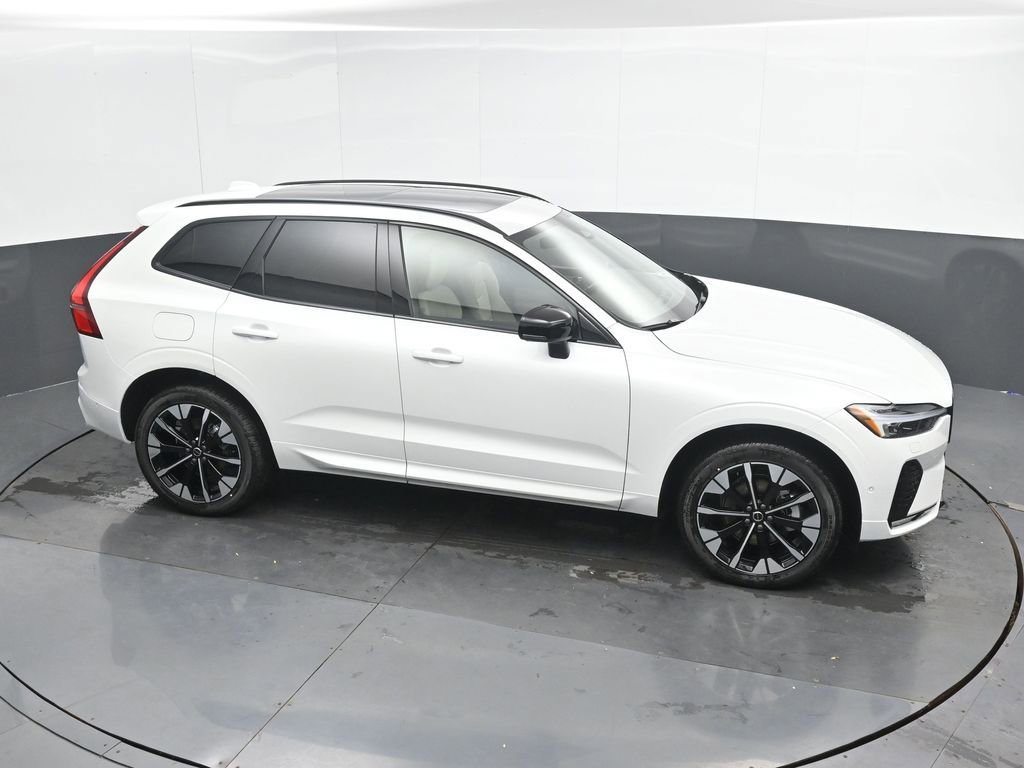 New 2026 Volvo XC60 B5 Plus w/ Climate Package image 33