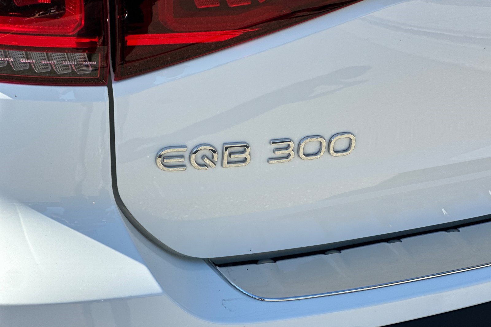 Certified 2023 Mercedes-Benz EQB 300 4MATIC image 32