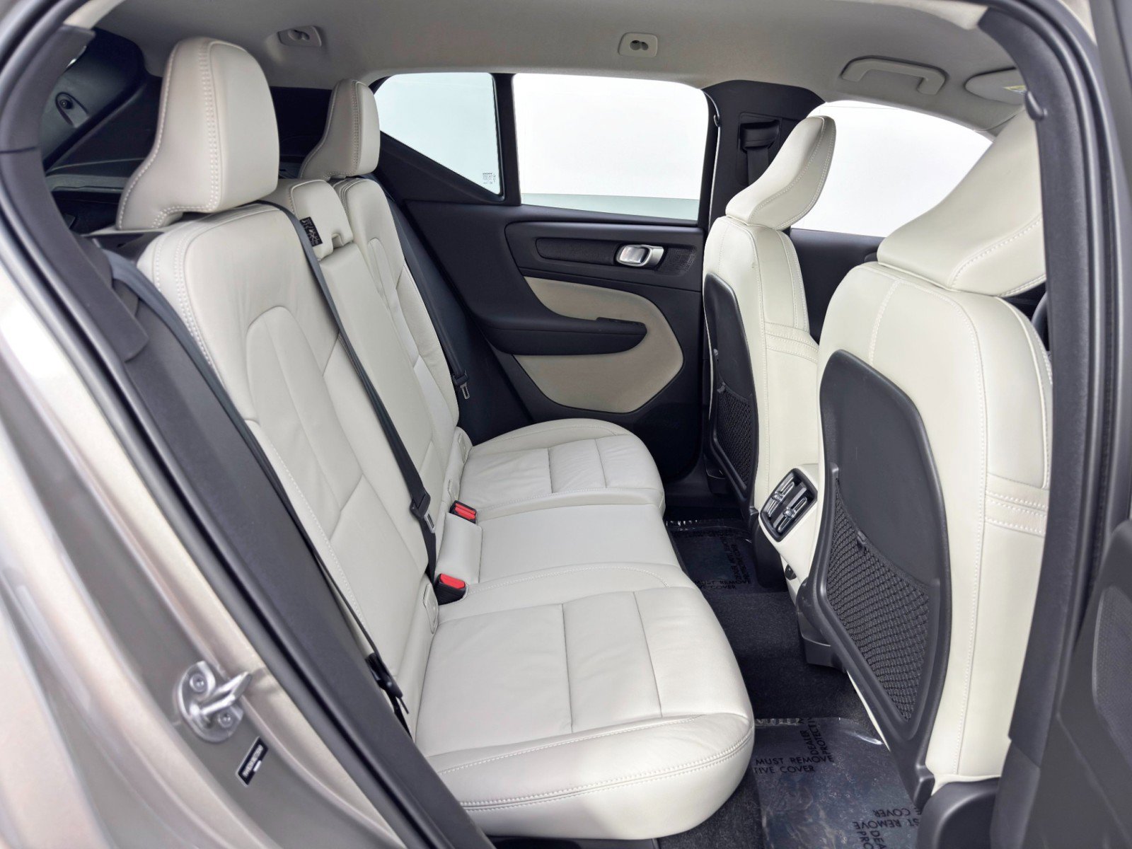 Used 2022 Volvo XC40 T5 Momentum w/ Premium Package image 38