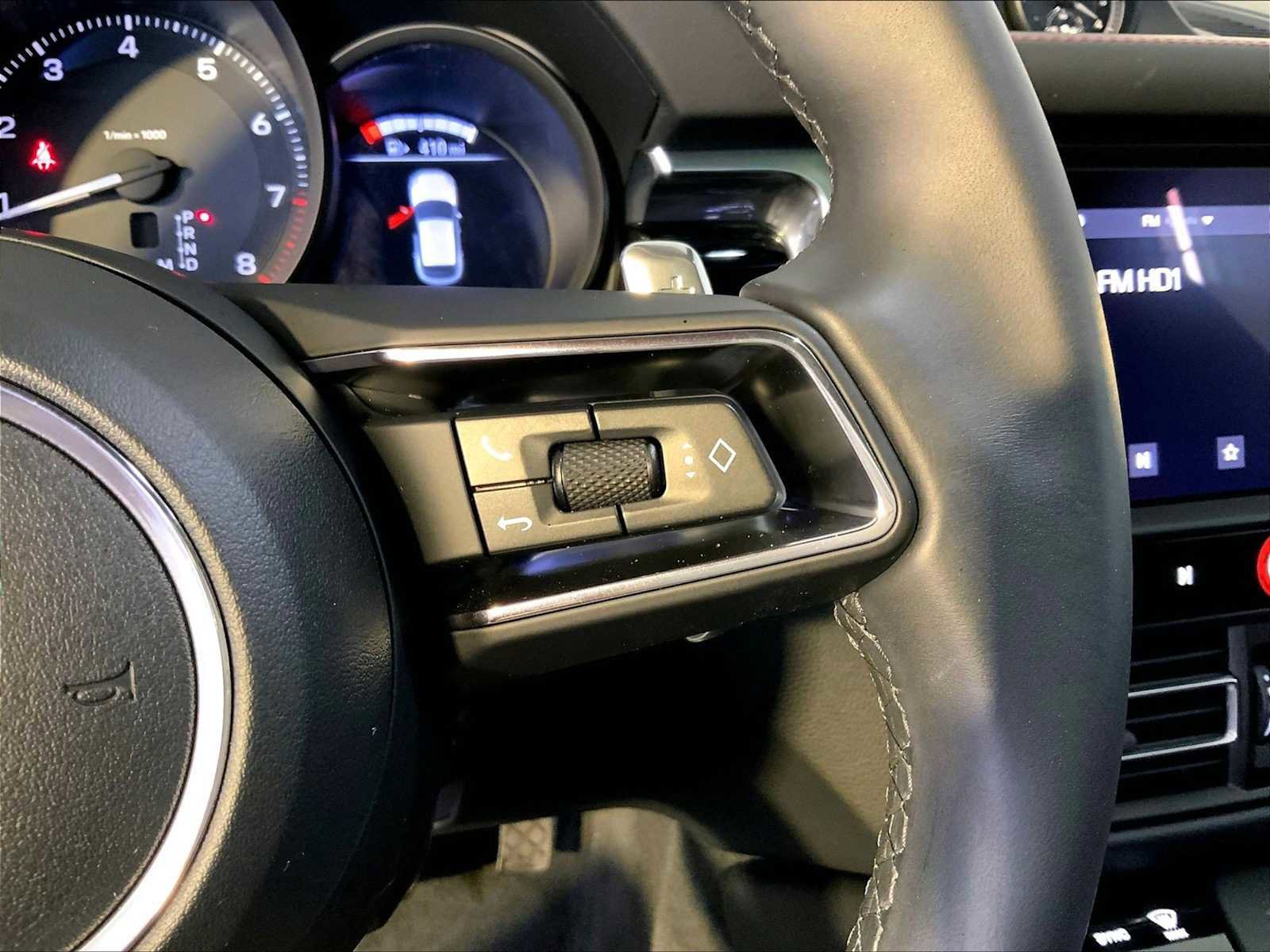 Certified 2026 Porsche Macan AWD/4WD image 28