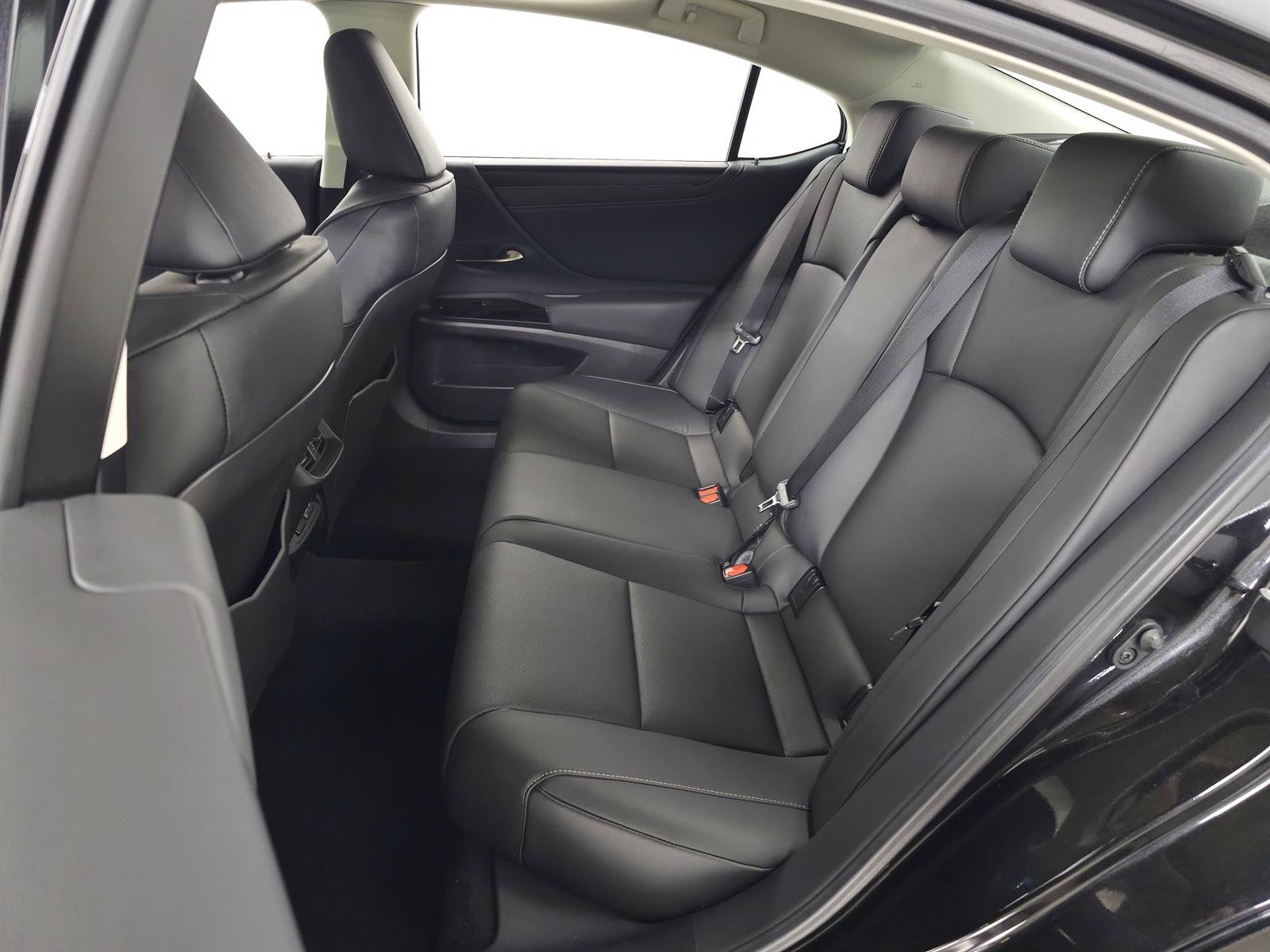 Used 2025 Lexus ES 350 w/ Premium Package FWD image 32