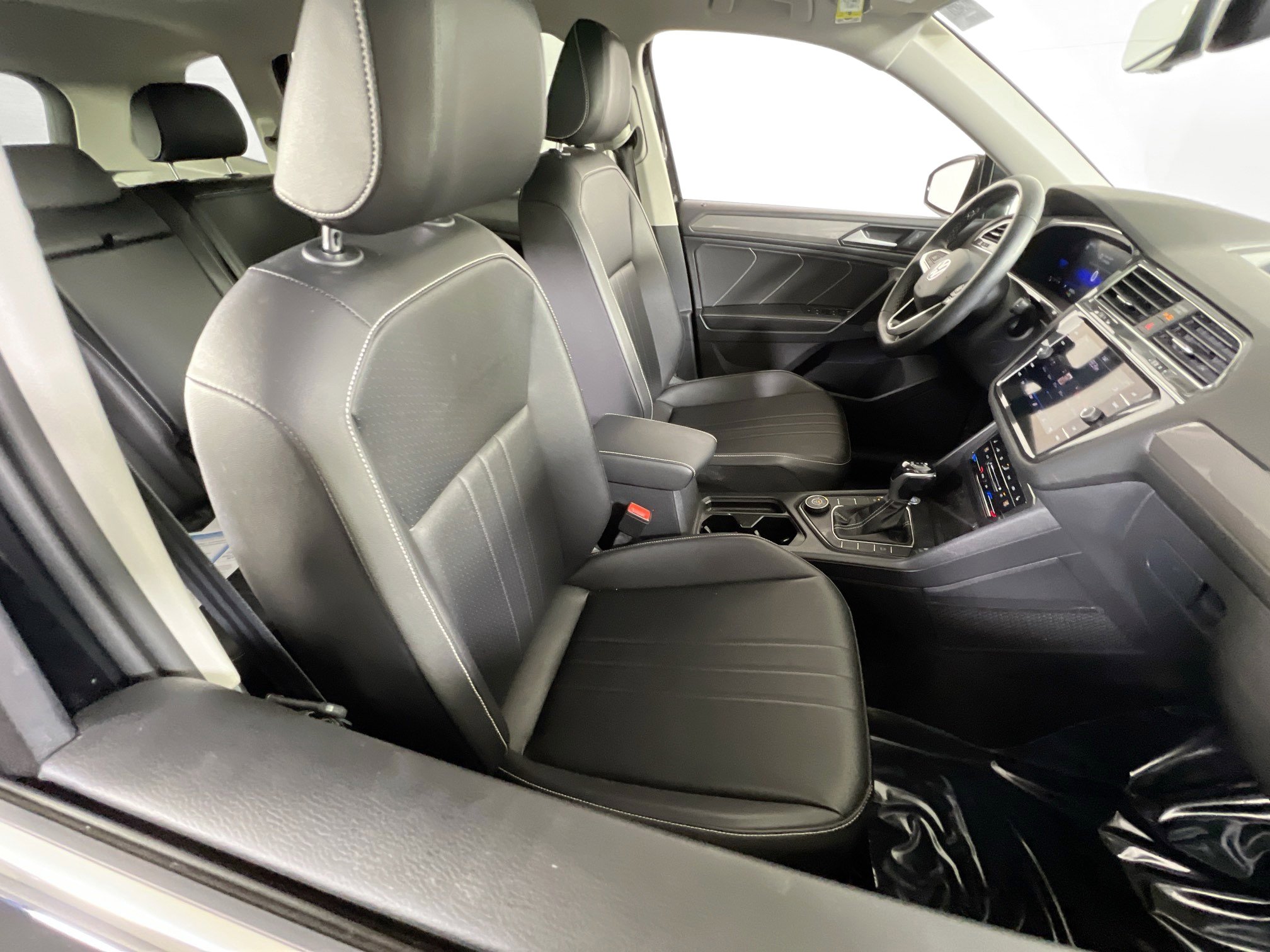 Used 2022 Volkswagen Tiguan SE AWD/4WD image 27