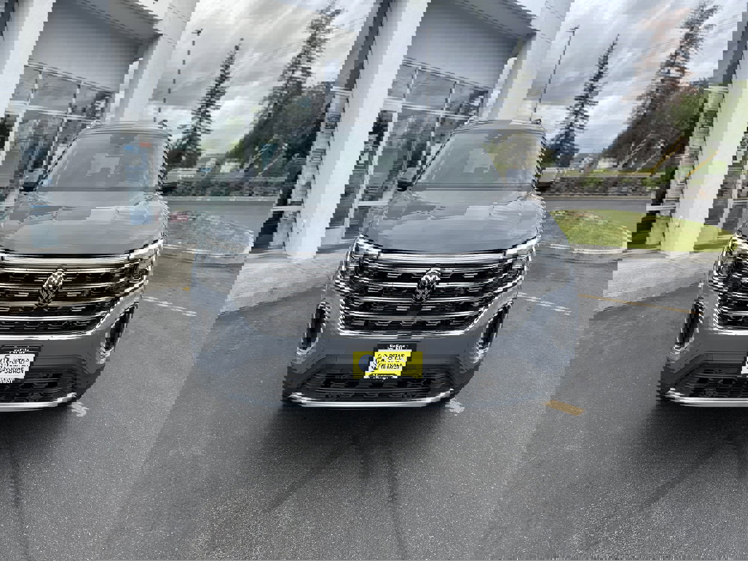 New 2025 Volkswagen Atlas SEL image 2