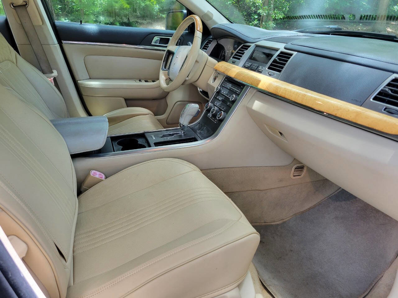 Used 2009 Lincoln MKS image 9