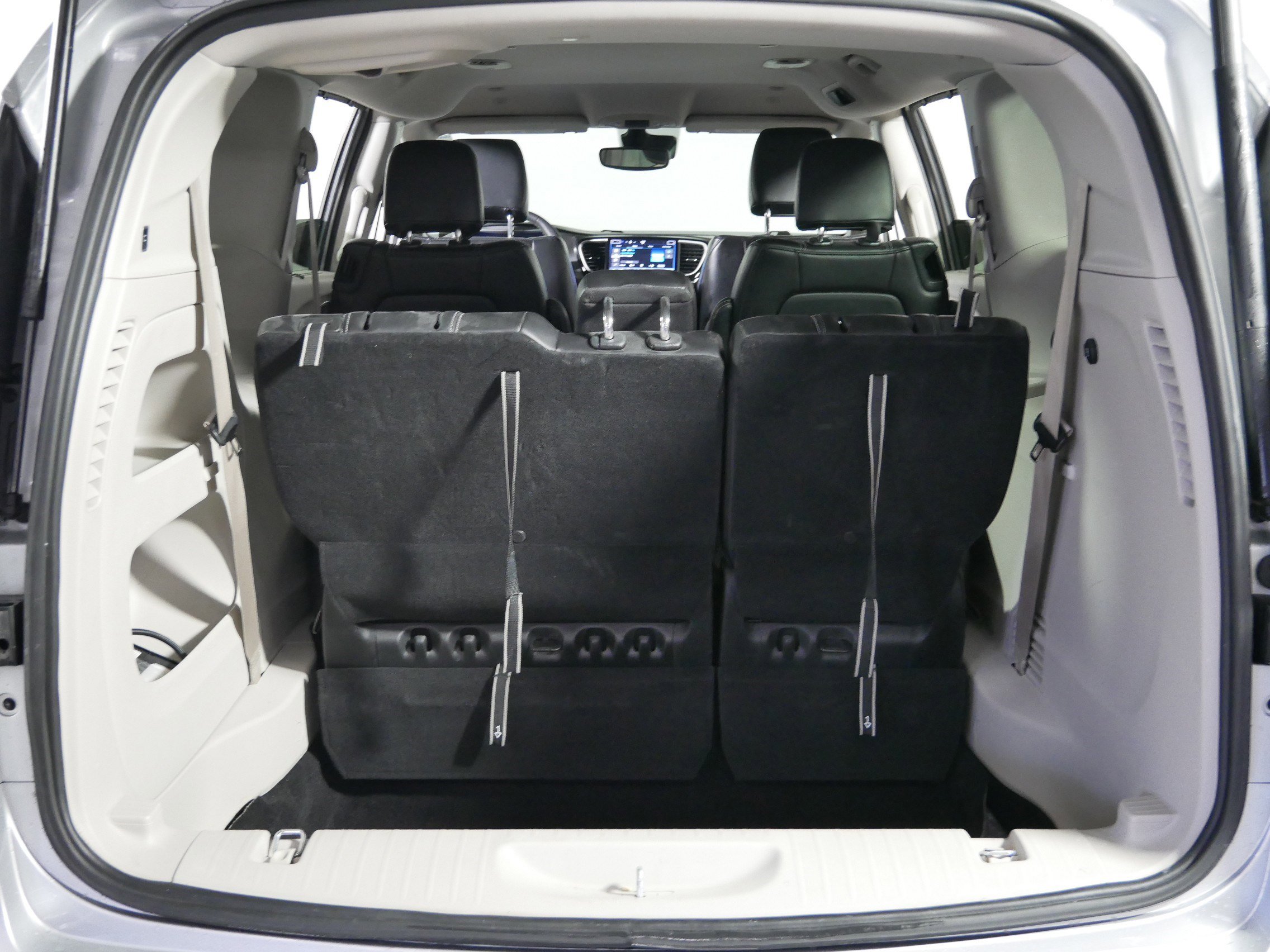 Used 2024 Chrysler Pacifica Touring-L image 18