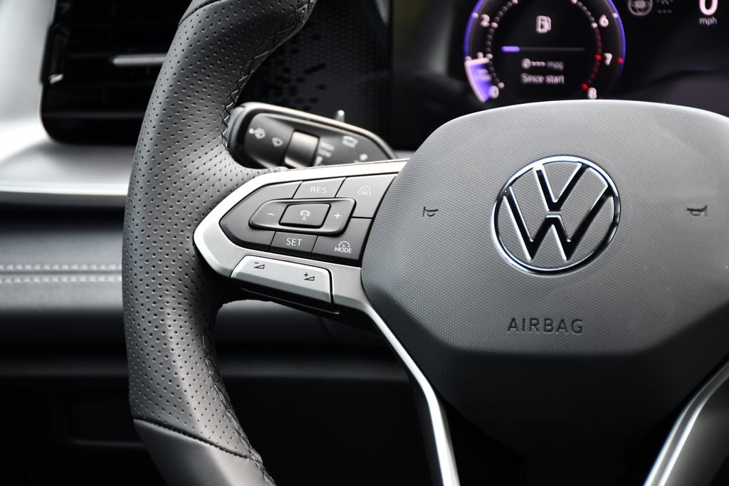 New 2026 Volkswagen Tiguan SE R-Line FWD image 25