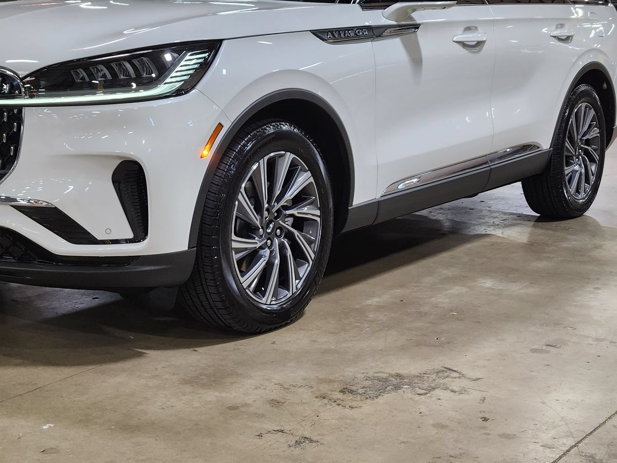 Used 2025 Lincoln Aviator 2WD image 17