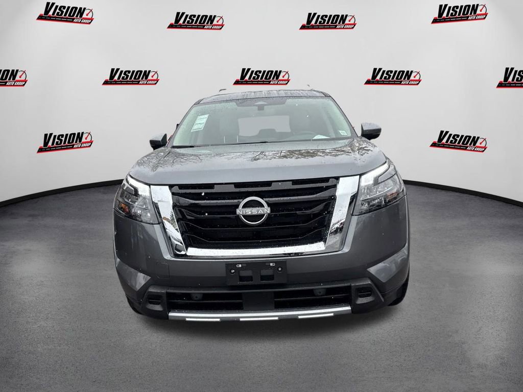 New 2025 Nissan Pathfinder SL image 2