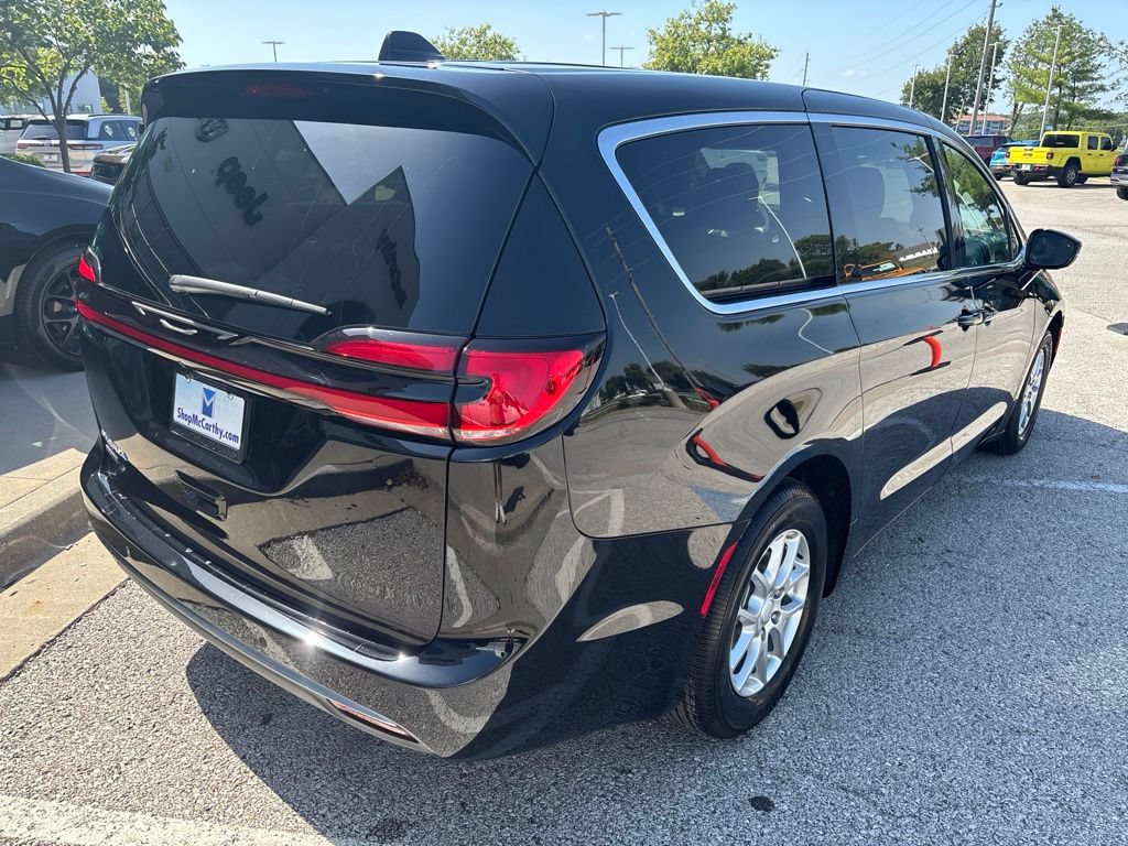 New 2027 Chrysler Pacifica Select FWD image 12