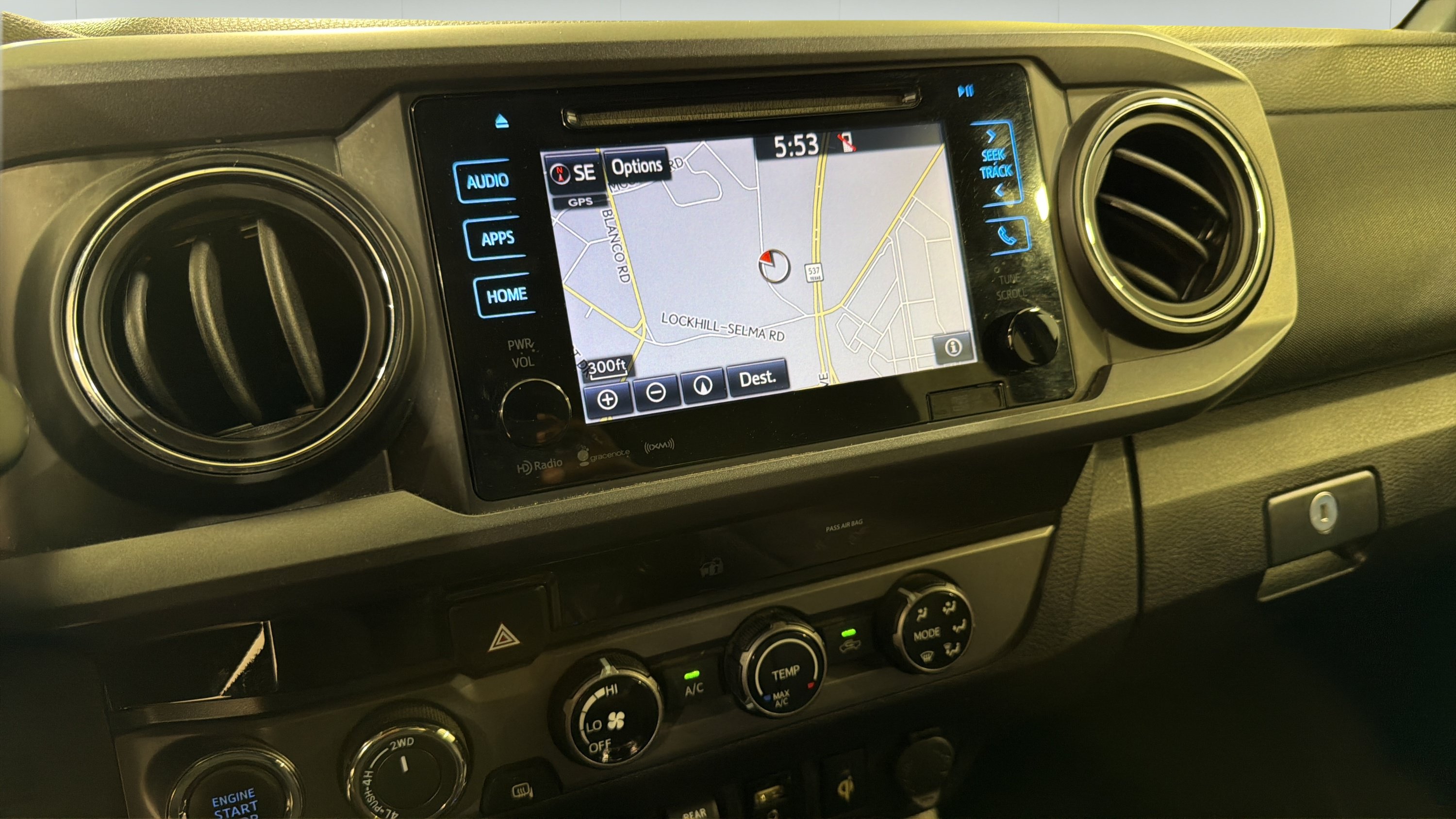 Used 2018 Toyota Tacoma TRD Sport w/ Technology Package AWD/4WD image 17