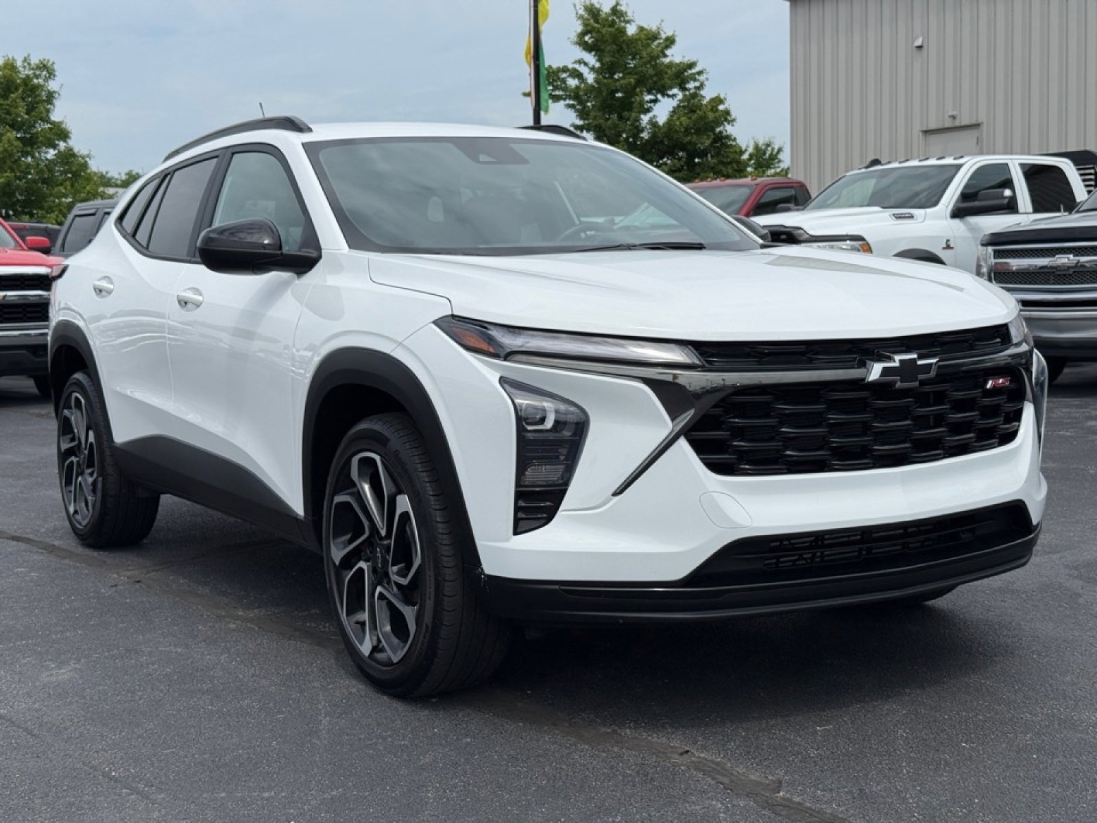 Used 2024 Chevrolet Trax RS w/ Driver Confidence Package image 2