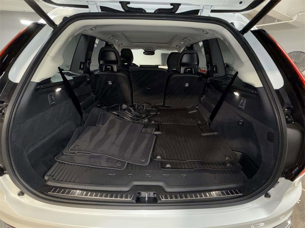 Used 2025 Volvo XC90 T8 Plus image 17