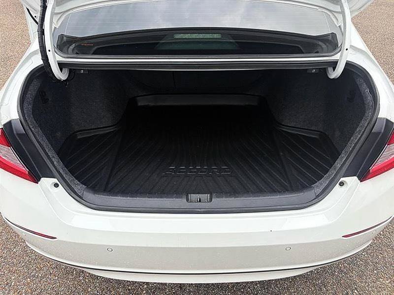 Used 2020 Honda Accord Touring image 11